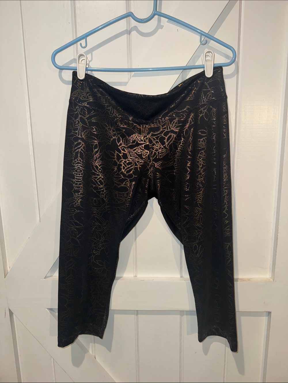 Zumba Wear Metallic Gold Print Cropped Leggings Women’s Large